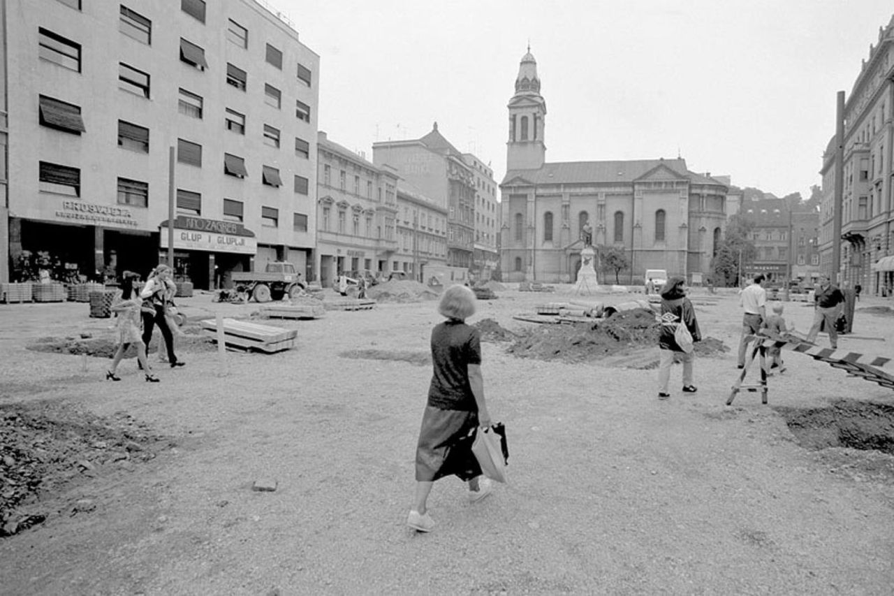 Trg Petra Preradovića 1995. godine, rekonstrukcija
